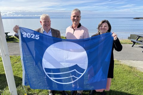 Bláfáninn dreginn að húni í þrettánda sinn.